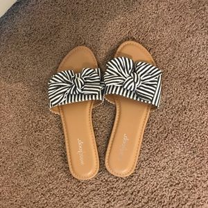 Sandals with a Bow detail